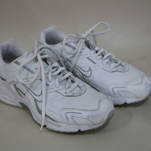 Nike Shoes - Woman's Nike White Tennis Shoes 10.5 Nike Shoes - Woman's Nike White Tennis Shoes 10.5